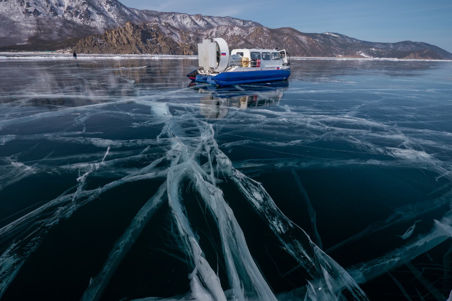 Лёд Байкала: путешествие на Хивусе!